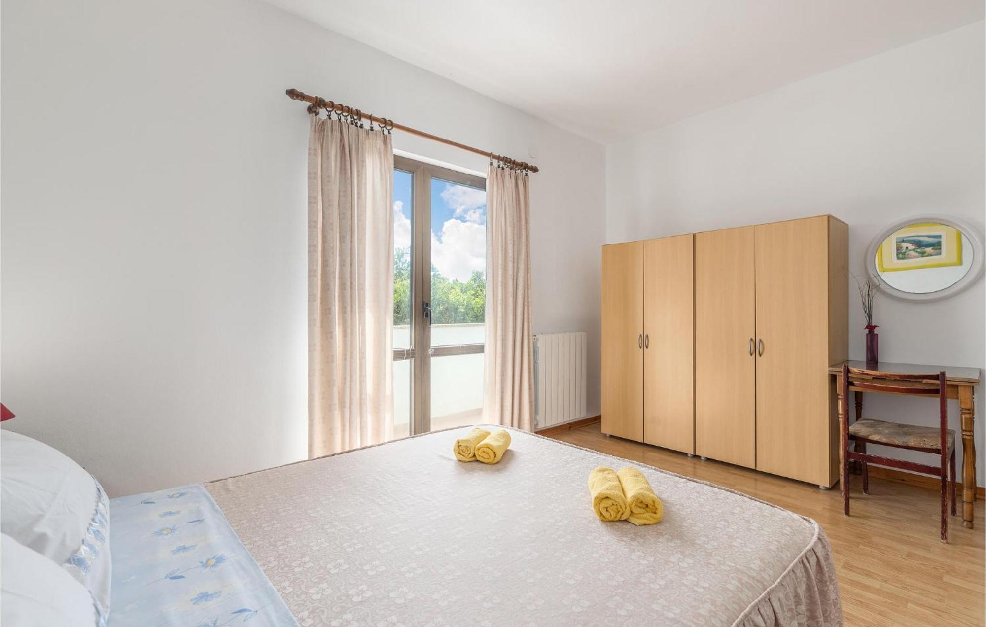 Beautiful Home In Visnjan With Wifi エクステリア 写真