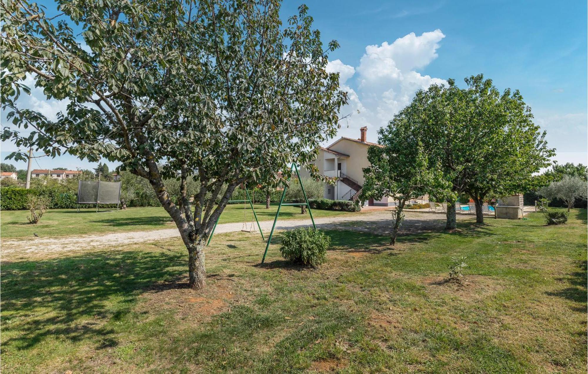 Beautiful Home In Visnjan With Wifi エクステリア 写真