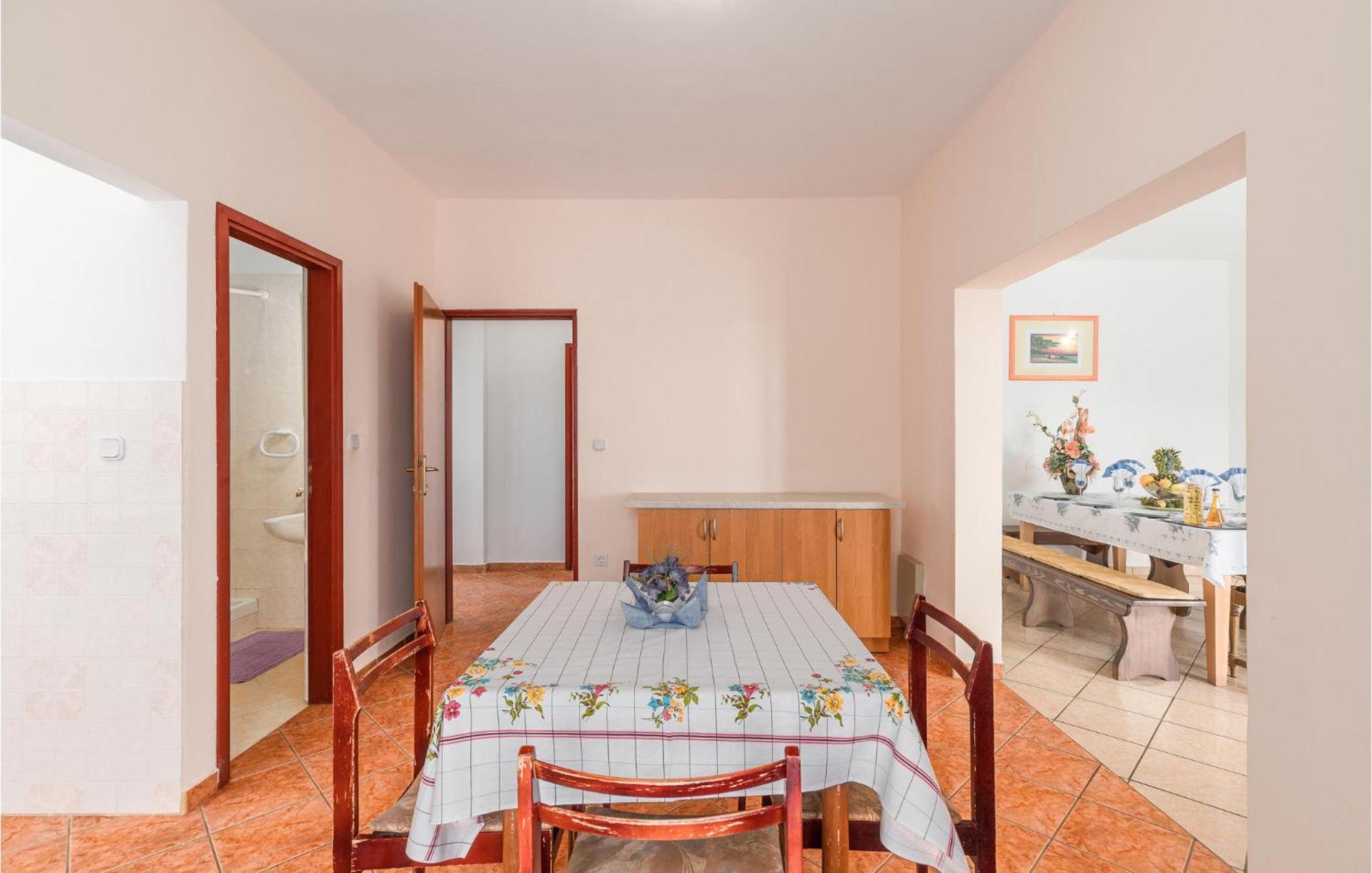 Beautiful Home In Visnjan With Wifi エクステリア 写真